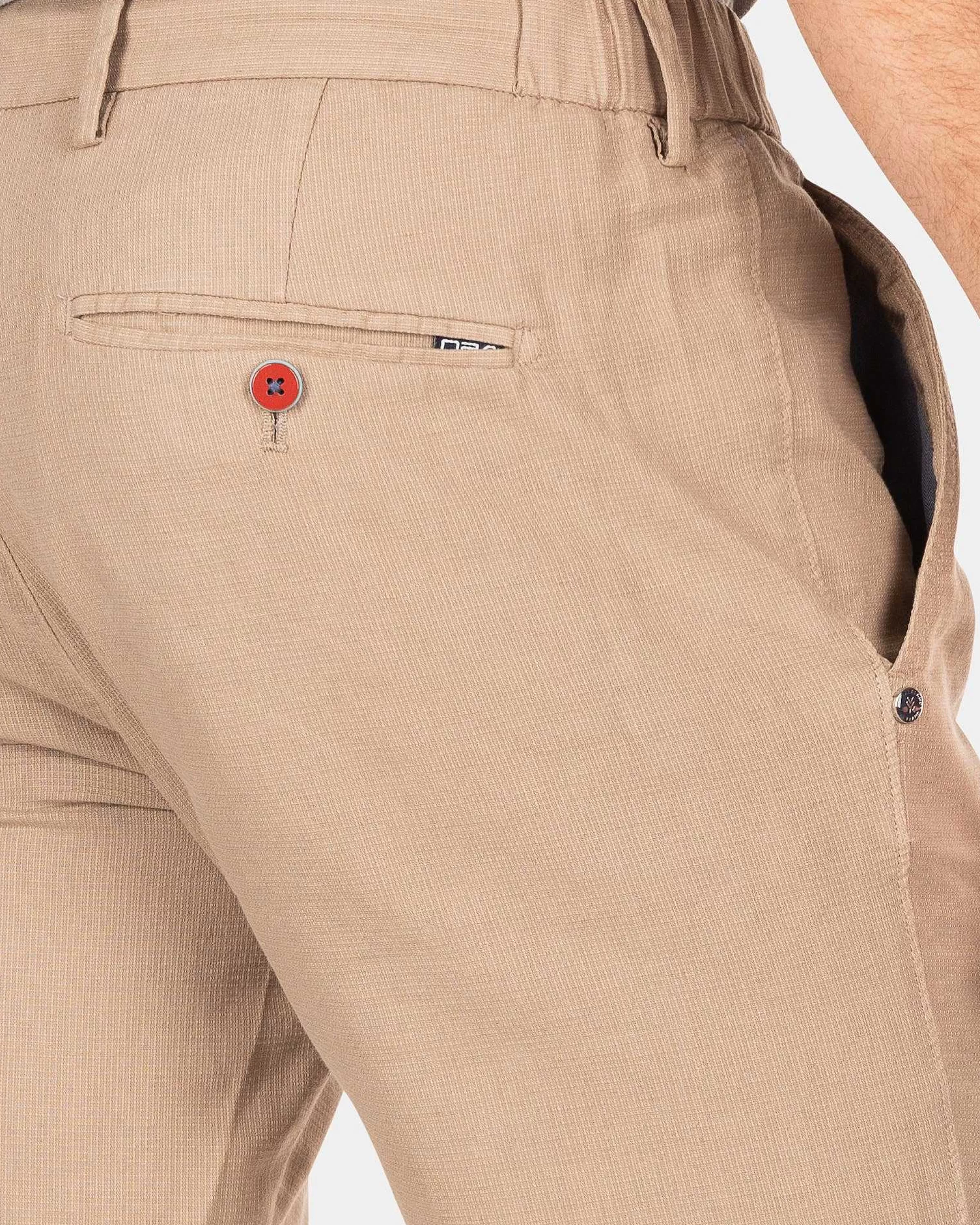 chino_van_linnen_en_katoenshimmering_sand_3-2.webp NZA New Zealand Auckland Broeken | Chino Van Linnen En Katoen-Shimmering Sand