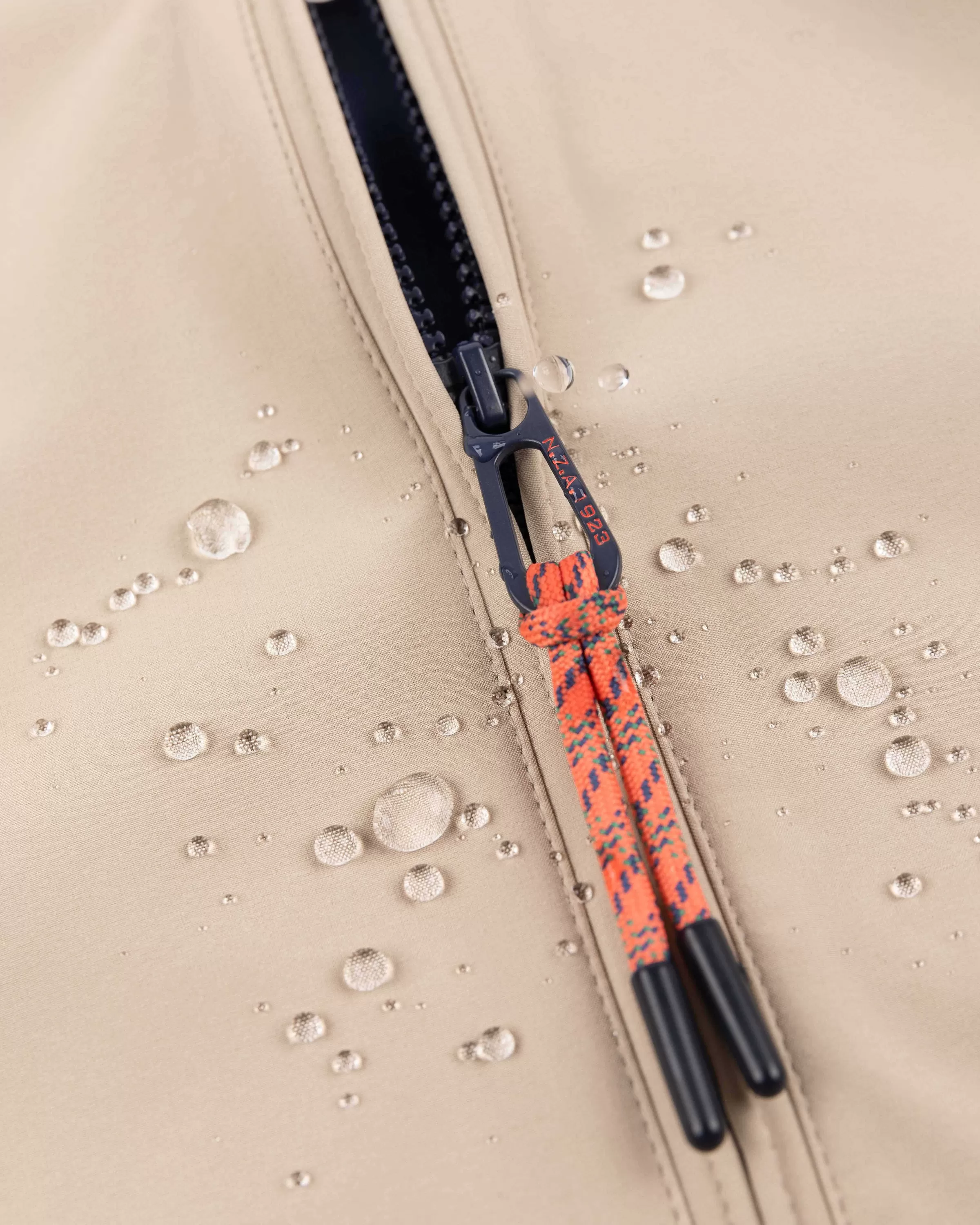 softshell_bomberjackshimmering_sand_6-2.webp NZA New Zealand Auckland Jassen | Softshell Bomberjack-Shimmering Sand