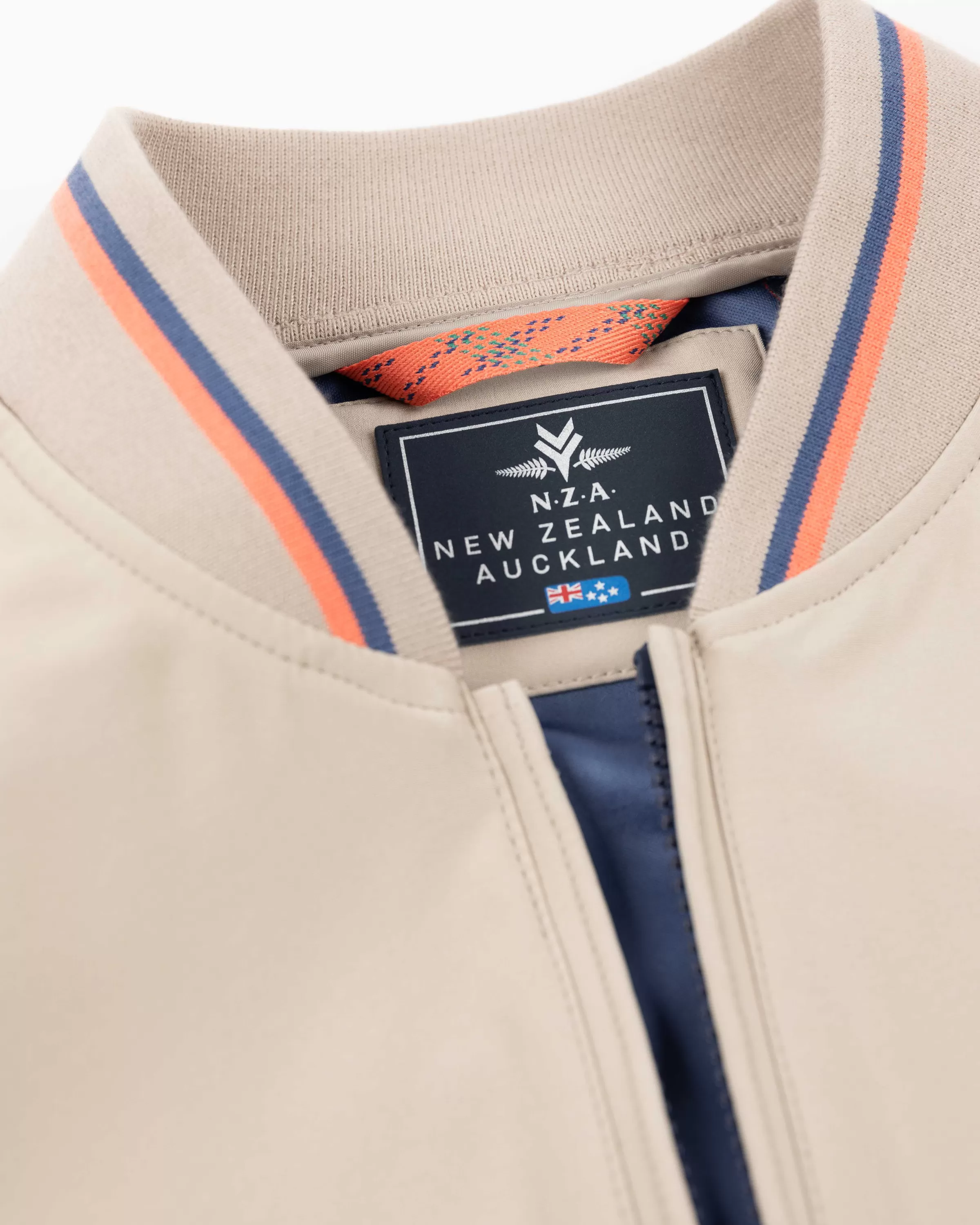 softshell_bomberjackshimmering_sand_7-2.webp NZA New Zealand Auckland Jassen | Softshell Bomberjack-Shimmering Sand