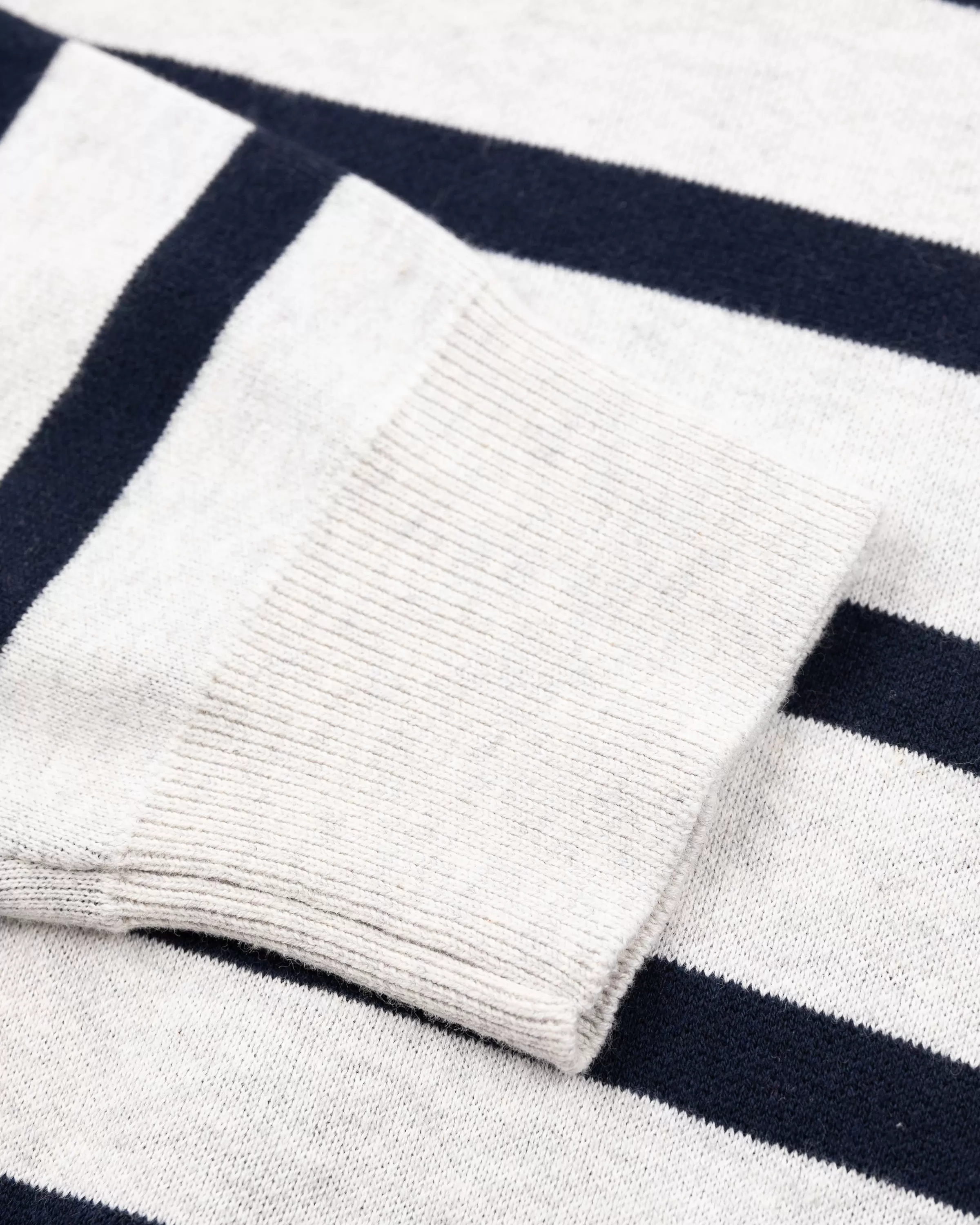 witte_trui_met_strepenshimmering_sand_6-2.webp NZA New Zealand Auckland Truien | Witte Trui Met Strepen-Shimmering Sand